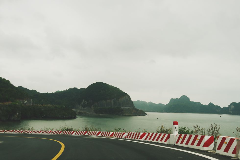 Phượt nhanh cung đường tuyệt đẹp đầy sắc hoa ở đảo ngọc Cát Bà - ảnh 5