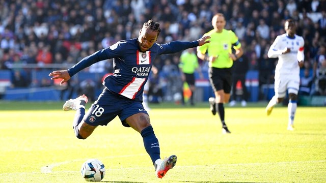 PSG vững chắc ngôi đầu Ligue 1 với 41 điểm sau 15 vòng đấu
