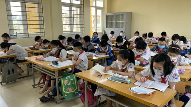 Quá tải trường lớp: Hà Nội giảm sĩ số học sinh bằng cách nào?