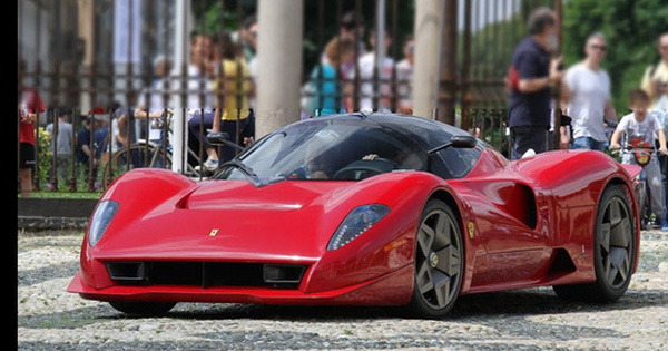 Quá trình 'mông má' Ferrari P4/5 độc nhất thế giới: Lau chùi từng li từng tí, 3 người làm việc tỉ mẩn trong hai ngày