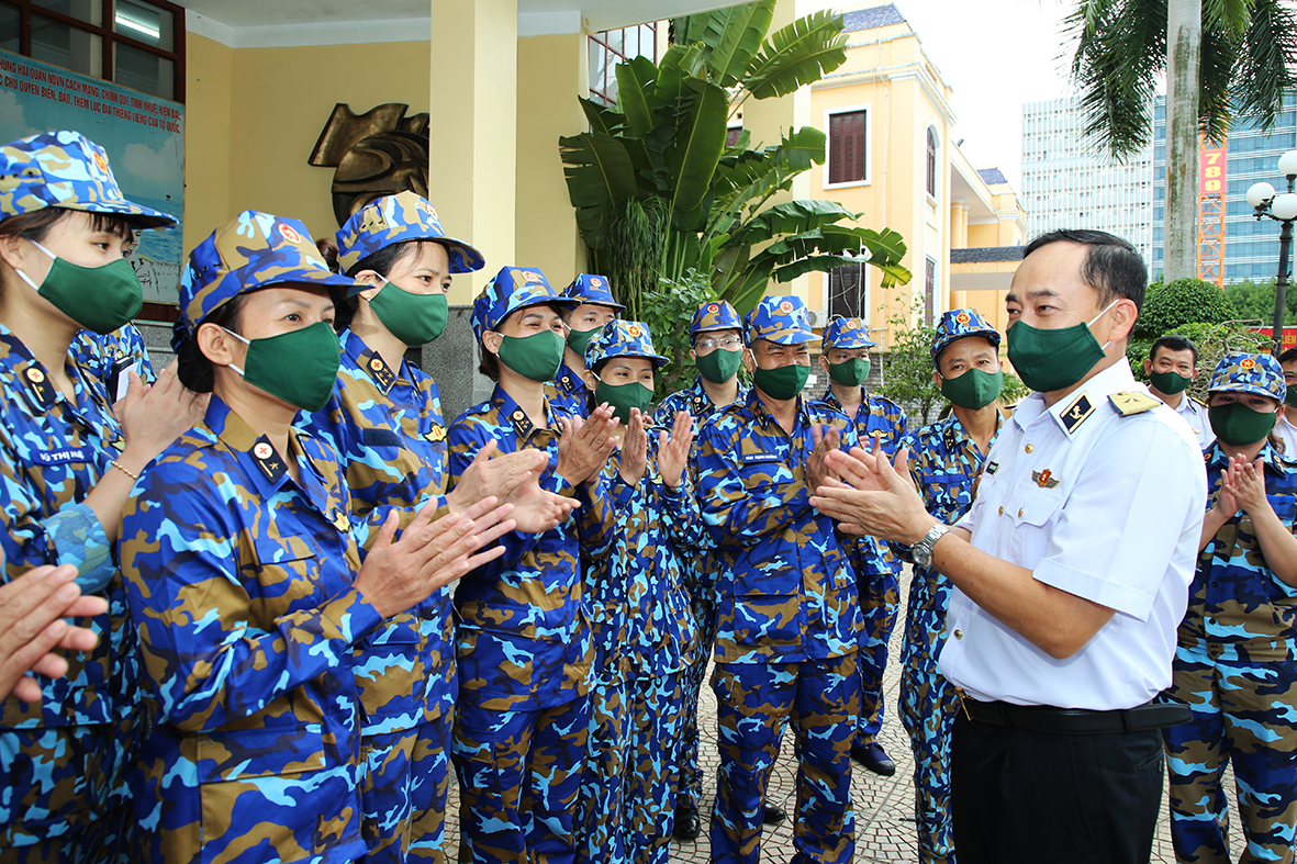 Quân y Hải quân lên đường chống dịch