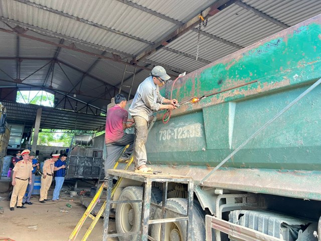 quang-b236nh-xu-phat-hon-800-truong-hop-vi-pham-giao-th244ng-phat-32-ty-dong_2.jpg quang-b236nh-xu-phat-hon-800-truong-hop-vi-pham-giao-th244ng-phat-32-ty-dong_2.jpg