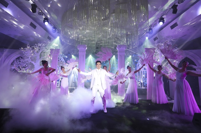 Đêm nhạc “Đánh thức tình yêu” của ca sĩ Quang Hà vừa diễn ra tại Hải Phòng