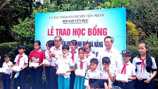 Quảng Nam: 30 suất học bổng đến với học sinh huyện Tiên Phước 