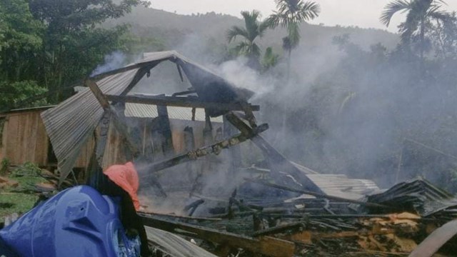 Quảng Nam: Cháy nhà gỗ trong bão lúc rạng sáng