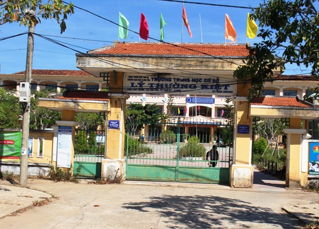 quang-nam-chuyen-la-truong-cu-muon-hoc-ba-o-truong-moi-dieu-chinh-hanh-kiem-hoc-sinh_1.jpg quang-nam-chuyen-la-truong-cu-muon-hoc-ba-o-truong-moi-dieu-chinh-hanh-kiem-hoc-sinh_1.jpg