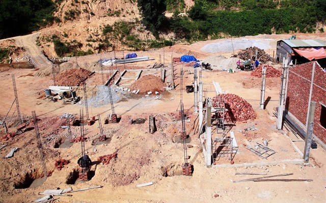 quang-nam-gap-r250t-ho224n-thien-nh224-o-cho-b224-con-v249ng-sat-lo_6.jpg