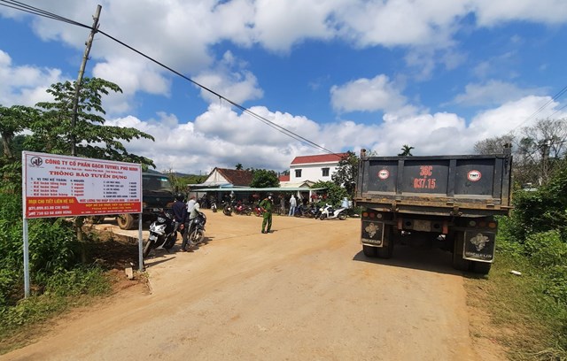quang-nam-gi225m-doc-cp-gach-tuynen-d225nh-c244ng-nh226n-bi-thuong_1.jpg