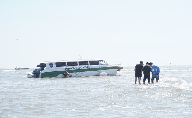 quang-nam-hop-b225o-th244ng-tin-vu-lat-ca-n244-tr234n-bien-khien-17-nguoi-tu-vong_5.jpg quang-nam-hop-b225o-th244ng-tin-vu-lat-ca-n244-tr234n-bien-khien-17-nguoi-tu-vong_5.jpg
