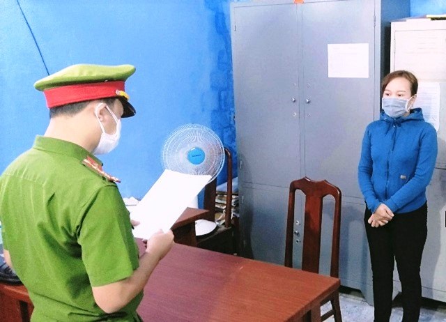 quang-nam-khoi-to-nguoi-phu-nu-lua-dao-chiem-doat-hon-4-ty-dong_1.jpg quang-nam-khoi-to-nguoi-phu-nu-lua-dao-chiem-doat-hon-4-ty-dong_1.jpg