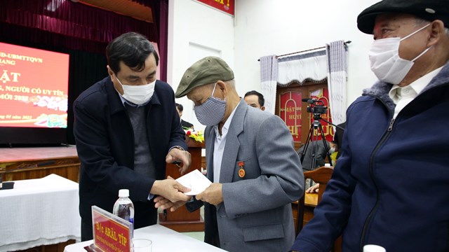 Quảng Nam: Lãnh đạo tỉnh thăm hỏi, tặng quà Tết cho người dân miền núi