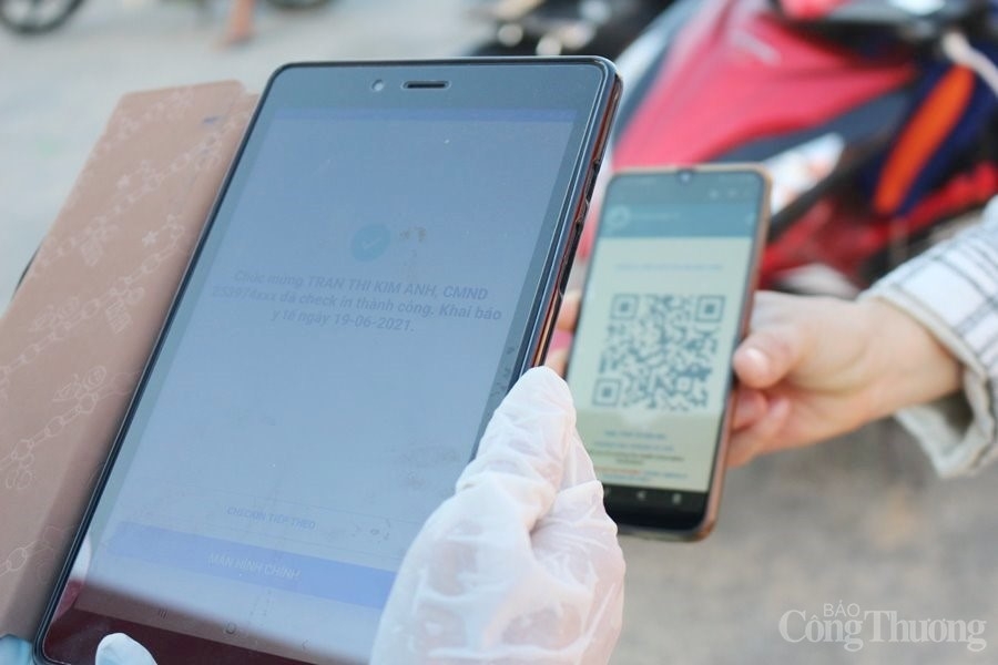 Quảng Nam lập 9 chốt, kiểm soát người dân bằng QR Code