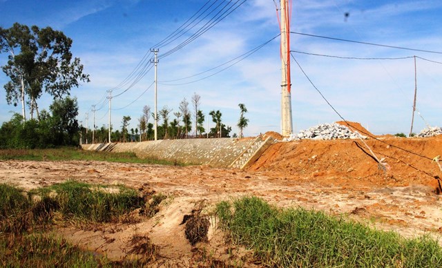 quang-nam-nguoi-d226n-phan-doi-du-225n-khu-pho-cho-chi234n-d224n-g226y-ngap-nang_4.jpg