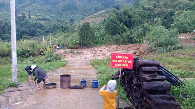 Quảng Nam: Sạt nguyên quả núi chưa phát hiện thương vong