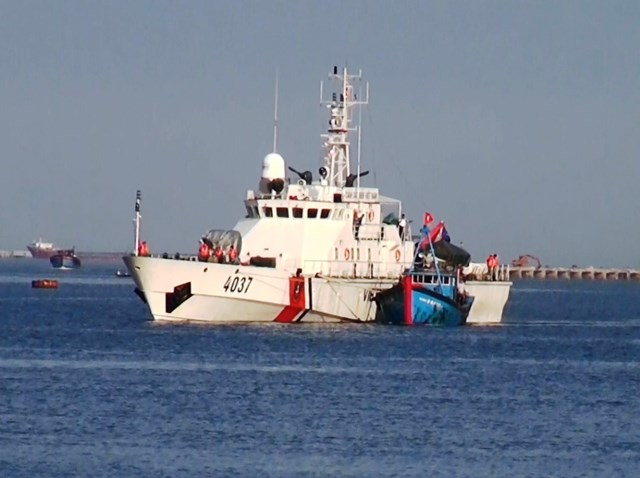 quang-ng227i-cuu-ho-s224-lan-v224-12-ngu-d226n-tr244i-dat-tr234n-bien_1.jpg
