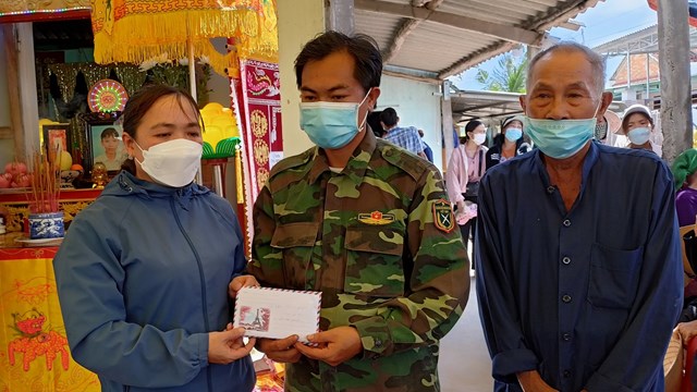 Quảng Ngãi: Hơn 64 triệu đồng hỗ trợ gia đình học sinh chết trên đường đi học về