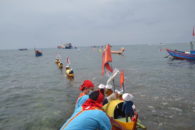 quang-ng227i-le-khao-le-the-l237nh-ho224ng-sa-o-dao-l253-son_5.jpg quang-ng227i-le-khao-le-the-l237nh-ho224ng-sa-o-dao-l253-son_5.jpg