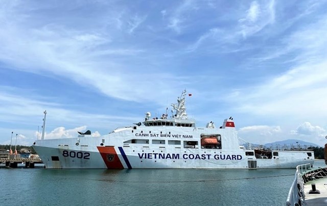 quang-ng227i-t224u-canh-s225t-bien-2-cuu-nan-t224u-c225-bi-ph225-nuoc_1.jpg