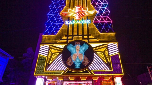 Quảng Ninh: 16 nam nữ thanh niên đi cách ly vì hát karaoke chui