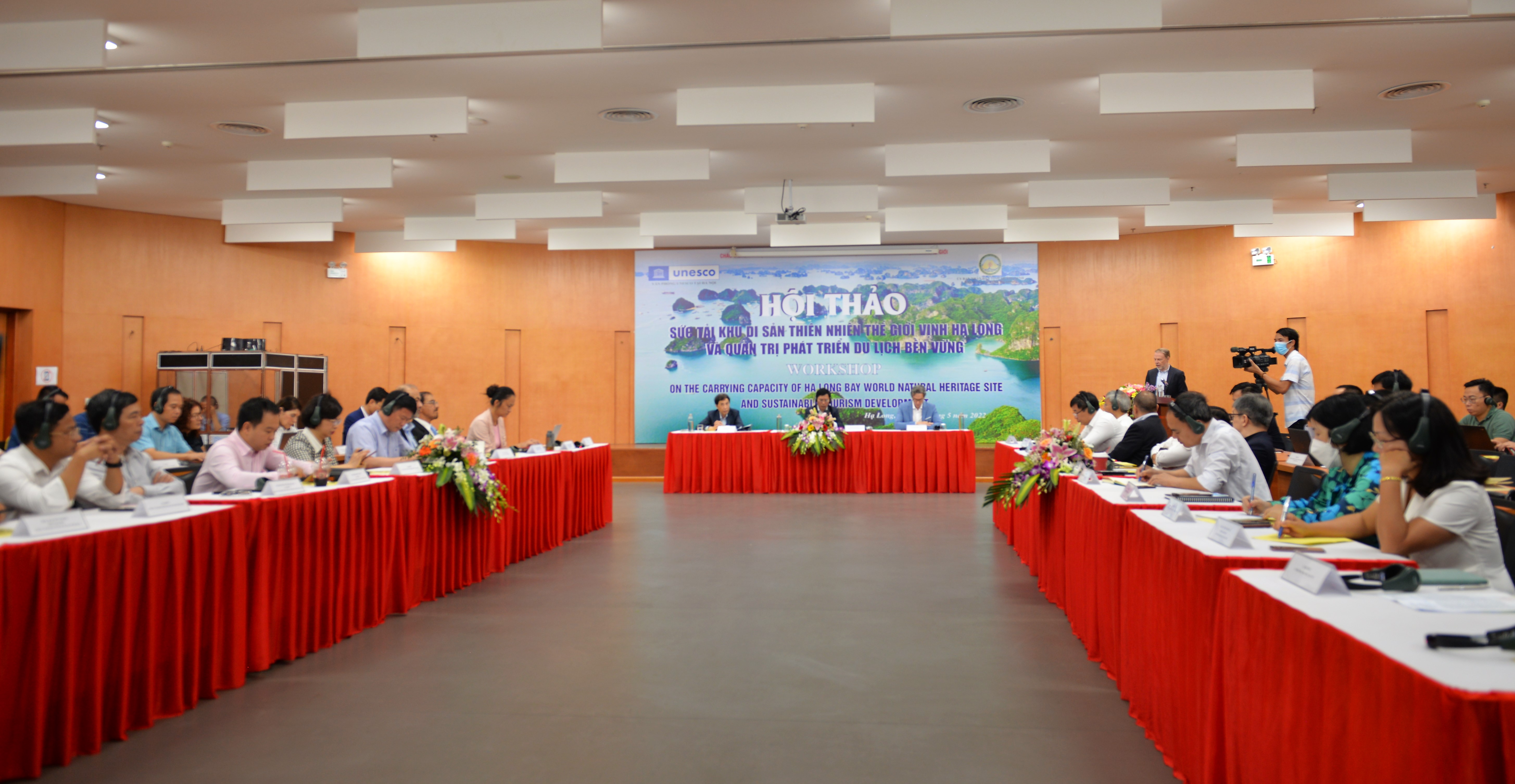 quang-ninh-b224n-giai-ph225p-khai-th225c-h224i-h242a-v224-ben-vung-vinh-ha-long_1.jpg quang-ninh-b224n-giai-ph225p-khai-th225c-h224i-h242a-v224-ben-vung-vinh-ha-long_1.jpg
