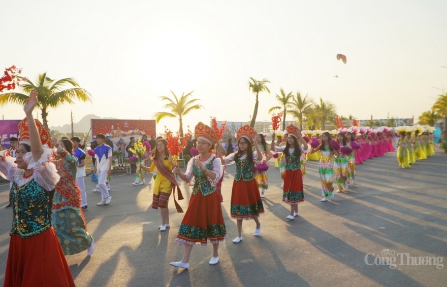 Quảng Ninh: Hàng vạn du khách tham gia Carnaval mùa Đông trong ngày đầu năm
