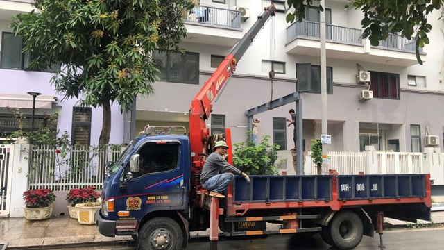Quảng Ninh: Người dân KĐT Monbay tự tháo dỡ các bộ phận công trình xây dựng trái phép