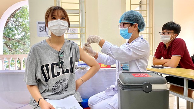 Quảng Ninh: Phấn đấu tiêm vaccine mũi 3 cho toàn bộ người dân từ 18 tuổi trở lên