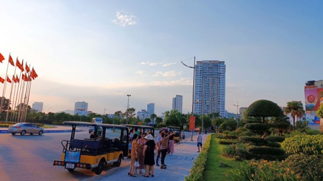 Quảng Ninh: Ra mắt City tour khám phá du lịch Hạ Long bằng xe điện