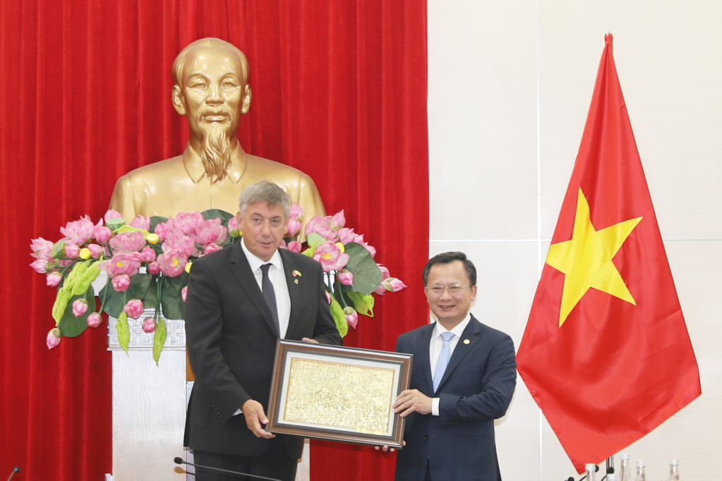 quang-ninh-tao-moi-dieu-kien-thuan-loi-nhat-de-c225c-nh224-dau-tu-bi-th224nh-c244ng_1.jpg quang-ninh-tao-moi-dieu-kien-thuan-loi-nhat-de-c225c-nh224-dau-tu-bi-th224nh-c244ng_1.jpg