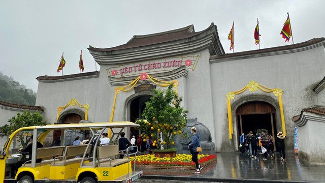Quảng Ninh: Thí điểm đón khách ngoại tỉnh vào Tuần Châu và Yên Tử