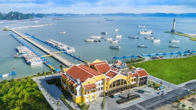 Quảng Ninh: Thí điểm dịch vụ ăn uống trên 30 tàu du lịch 'Cánh buồm xanh'