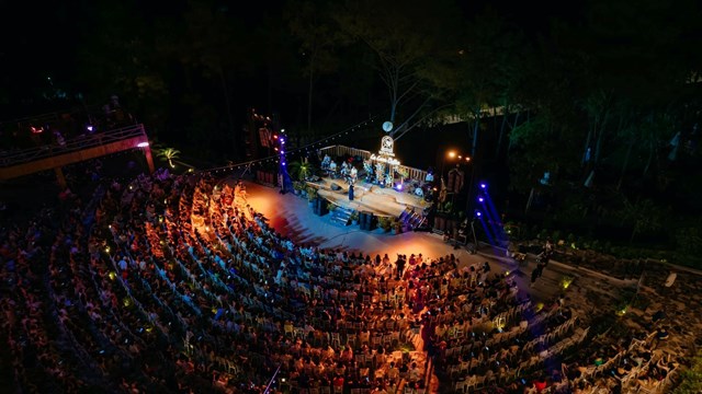 Quảng Ninh: Tour du lịch kết hợp show ca nhạc hút khách