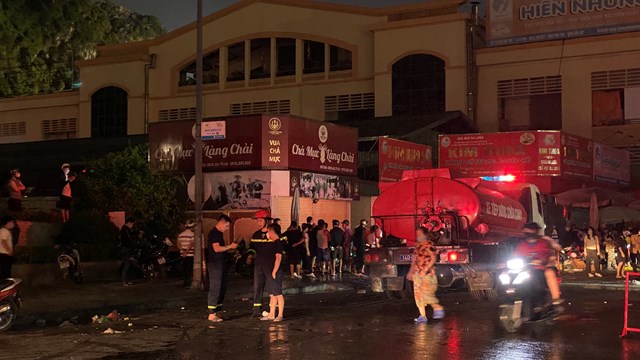 Quảng Ninh: Vụ cháy chợ hải sản lớn nhất Hạ Long thiêu rụi 28 ki ốt