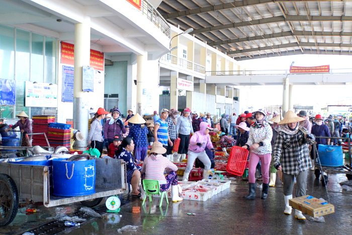 Một góc của chợ thủy sản thuộc Cảng cá Thọ Quang, Đà Nẵng.
