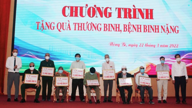 Quỹ Thiện tâm trao tặng 240 triệu đồng cho thương, bệnh binh nặng ở Quảng Ninh 