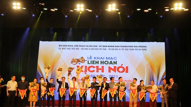 Rộn ràng lễ khai mạc 'Liên hoan Kịch nói toàn quốc - 2021'