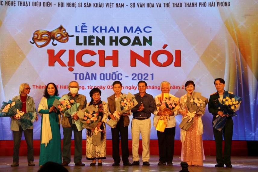 ron-r224ng-le-khai-mac-39li234n-hoan-kich-n243i-to224n-quoc-202139_4.jpg ron-r224ng-le-khai-mac-39li234n-hoan-kich-n243i-to224n-quoc-202139_4.jpg