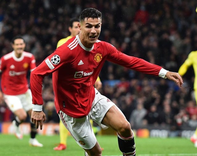 ronaldo-c226n-bang-ky-luc-cau-thu-xuat-sac-nhat-th225ng-tai-premier-league-cua-rooney_1.jpg