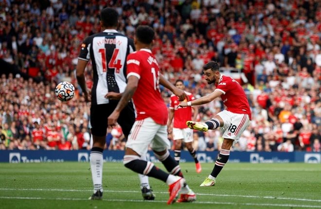 ronaldo-lap-c250-d250p-man-united-vuon-l234n-dan-dau-ngoai-hang-anh_3.jpg