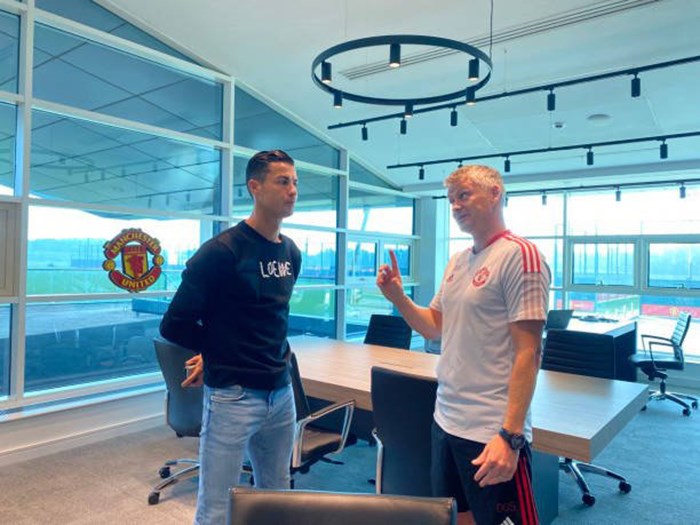ronaldo-ph244-dien-ky-thuat-trong-buoi-tap-du-thuyet-phuc-hlv-solskjaer-cho-ra-s226n_1.jpg ronaldo-ph244-dien-ky-thuat-trong-buoi-tap-du-thuyet-phuc-hlv-solskjaer-cho-ra-s226n_1.jpg
