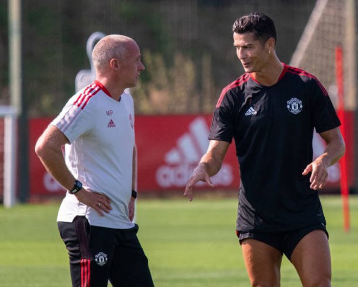 ronaldo-ph244-dien-ky-thuat-trong-buoi-tap-du-thuyet-phuc-hlv-solskjaer-cho-ra-s226n_3.jpg ronaldo-ph244-dien-ky-thuat-trong-buoi-tap-du-thuyet-phuc-hlv-solskjaer-cho-ra-s226n_3.jpg
