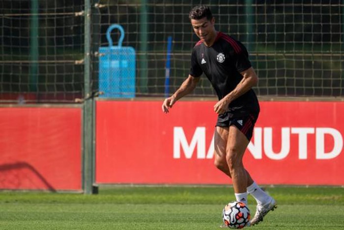 ronaldo-ph244-dien-ky-thuat-trong-buoi-tap-du-thuyet-phuc-hlv-solskjaer-cho-ra-s226n_7.jpg ronaldo-ph244-dien-ky-thuat-trong-buoi-tap-du-thuyet-phuc-hlv-solskjaer-cho-ra-s226n_7.jpg
