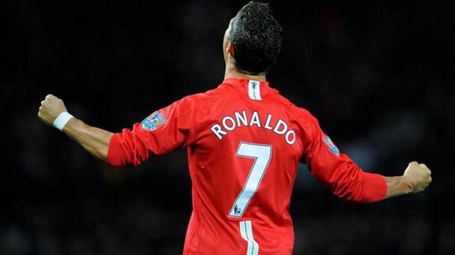 Ronaldo tái hợp MU: Hưởng lương ngất ngưỡng, chưa thể mặc áo số 7