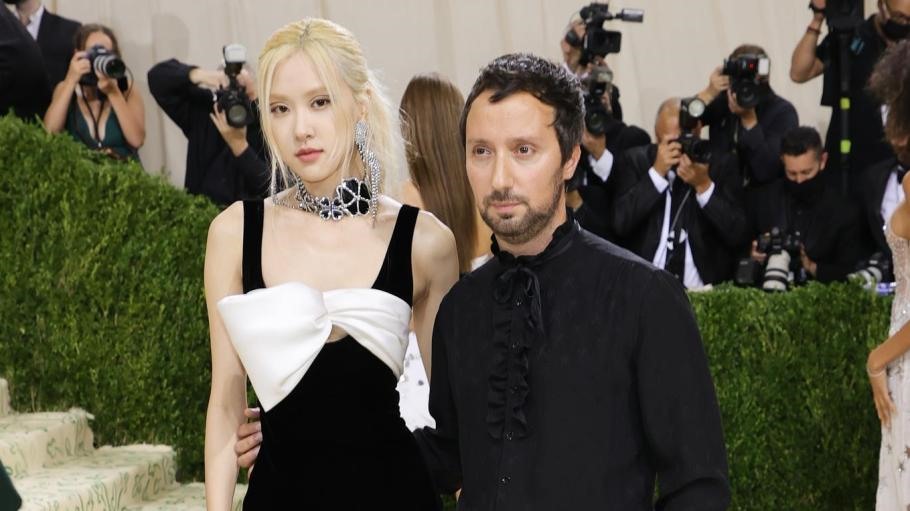 Rosé - Blackpink có thực sự nhạt nhòa trên thảm đỏ Met Gala 2021?