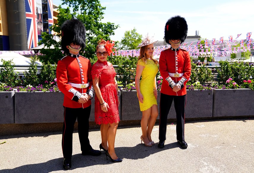 royal-ascot-le-hoi-dua-ngua-voi-39dress-code39-mu-doc-d225o_19.jpg