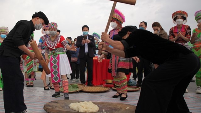 Sôi động ngày hội văn hóa dân tộc Mông