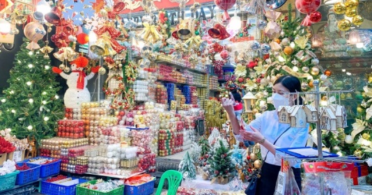 Sắc màu Giáng sinh trên phố cổ 