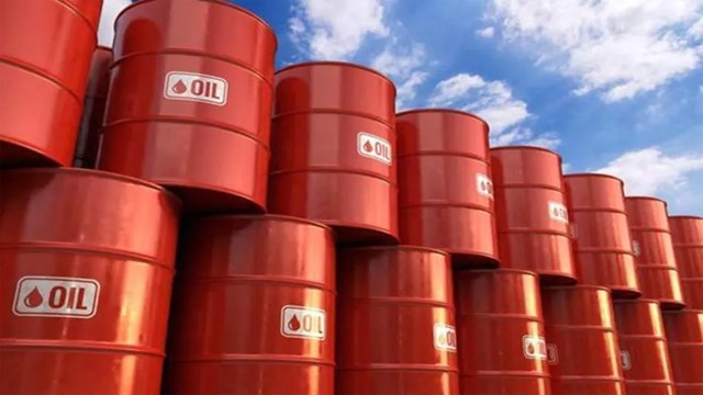 Sản lượng nhập khẩu xăng dầu tiếp tục giảm mạnh