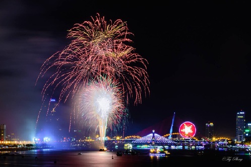 Chương trình sẽ có màn trình diễn pháo hoa tại vòng quay Sun Wheel, hứa hẹn thu hút đông đảo người dân và du khách đến Đà Nẵng vào dịp này. (Ảnh minh hoạ).