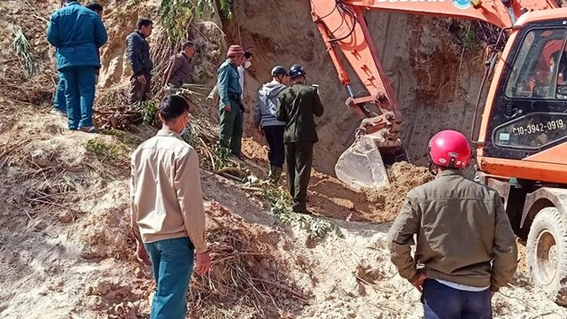 Sạt lở đất, 5 cháu nhỏ thương vong